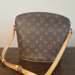 **PRICE DROP**Louis Vuitton Auth Drouot Crossbody
